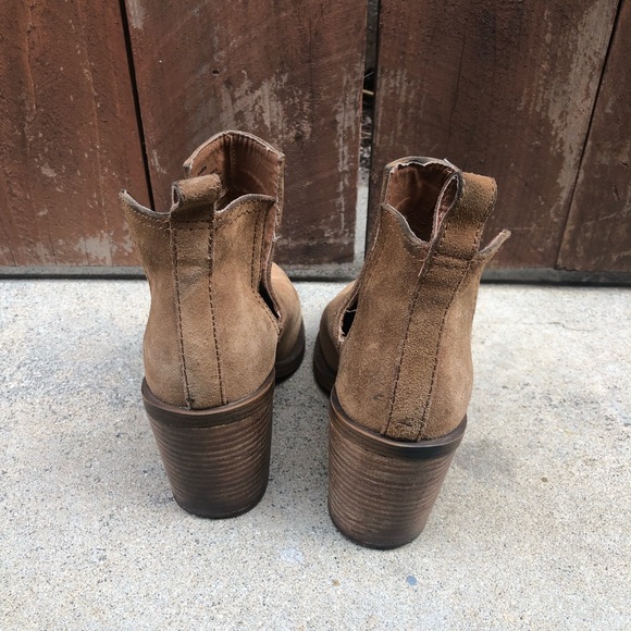 (3 for $60) Steve Madden “Sharini” Boots - Picture 3 of 7